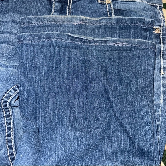 Maurice’s Women’s 9/10 Regular Blue Bootcut Low Rise Faded Denim Embroidery - Picture 6 of 6